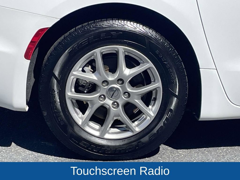 Certified 2023 Chrysler Pacifica Touring-L FWD image 14