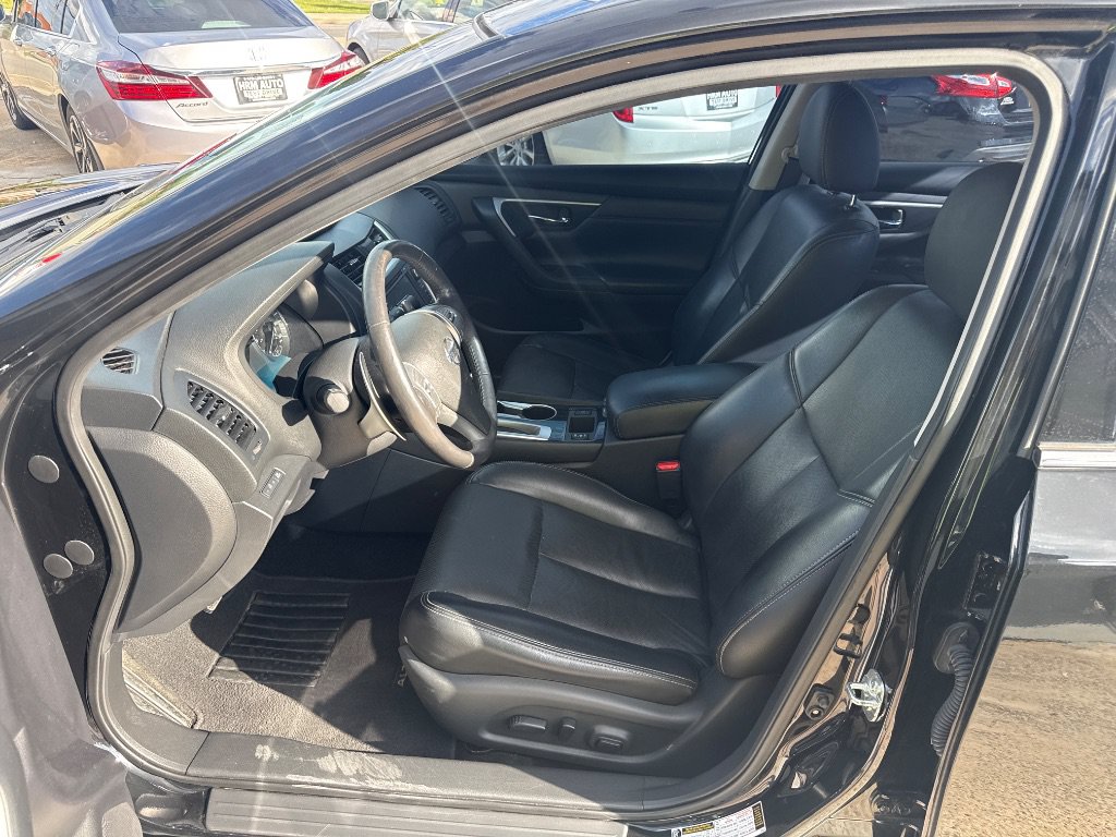 Used 2017 Nissan Altima 3.5 SL w/ 3.5SL Technology Package FWD image 11