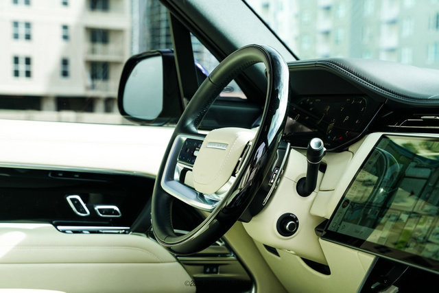 Used 2025 Land Rover Range Rover Long Wheelbase SE image 36