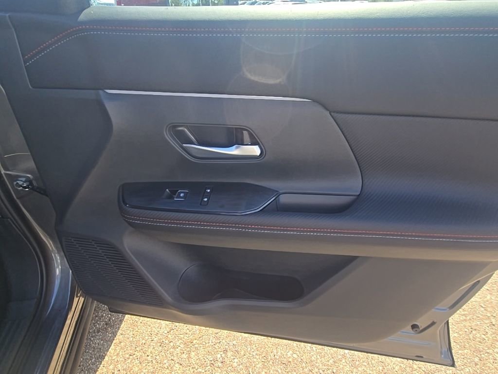 New 2026 Nissan Kicks SR w/ Cold Weather Package image 27