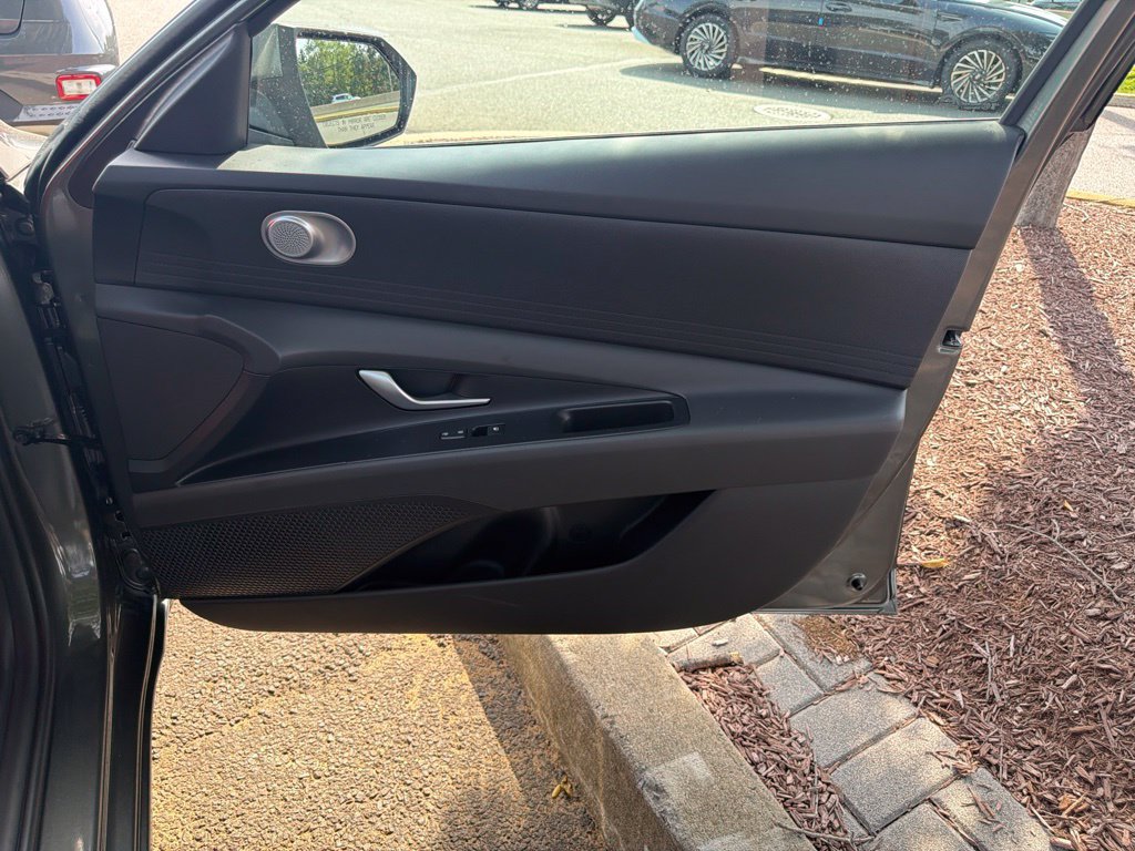 Certified 2026 Hyundai Elantra SE FWD image 10