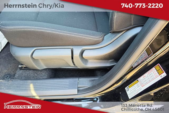 Used 2024 Nissan Rogue S AWD/4WD image 15