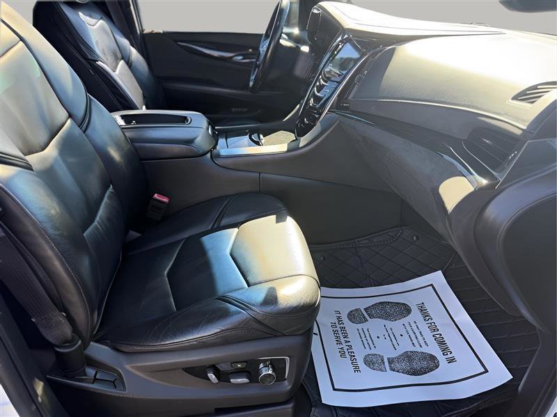 Used 2016 Cadillac Escalade Platinum image 30