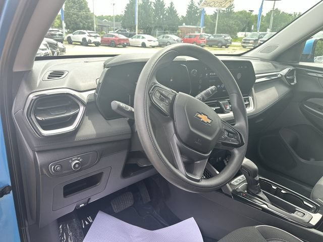 Used 2025 Chevrolet TrailBlazer LT AWD/4WD image 13