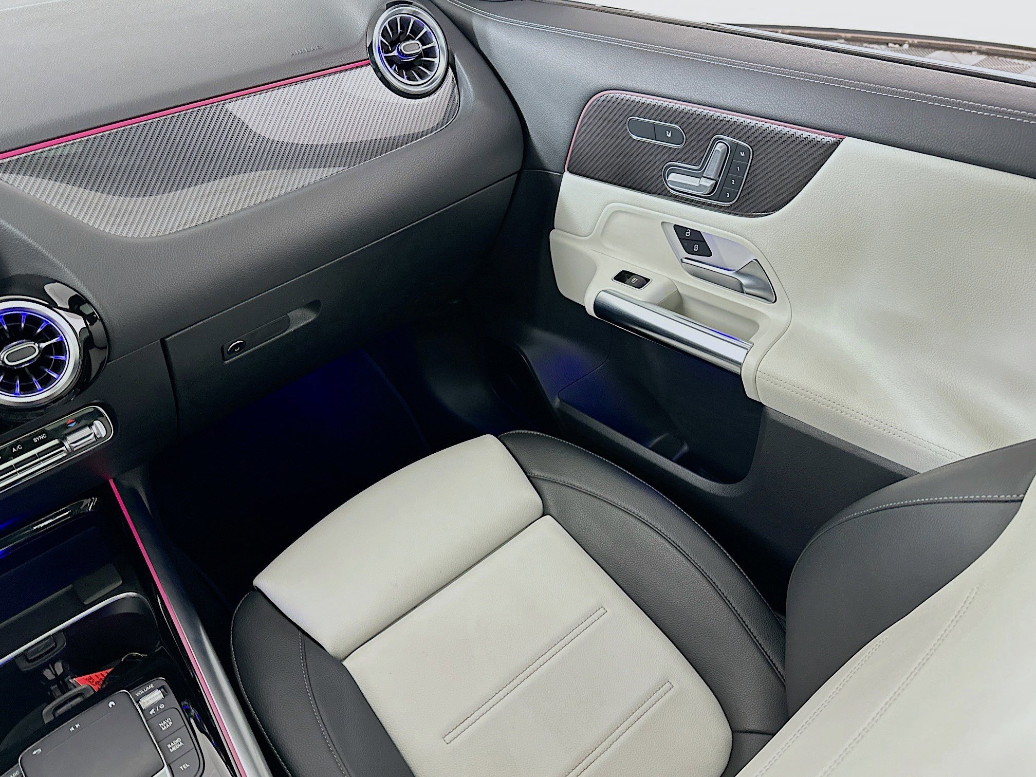 Used 2022 Mercedes-Benz GLA 35 AMG 4MATIC w/ Premium Package image 22