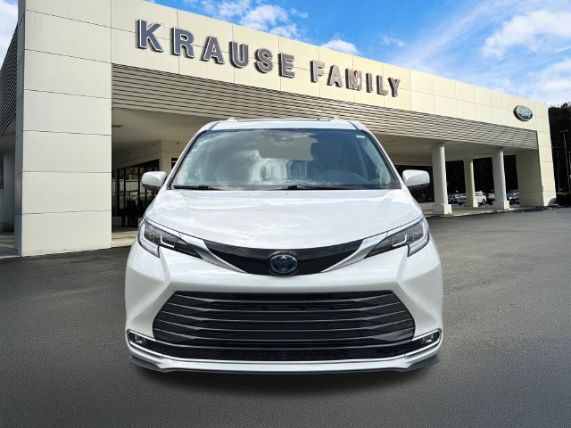 Used 2021 Toyota Sienna Limited FWD image 2