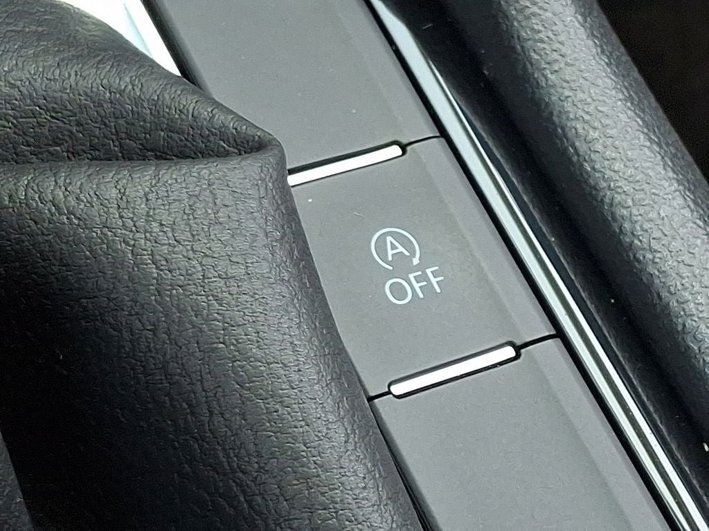 Used 2023 Volkswagen Taos SE w/ Panoramic Sunroof Package FWD image 25