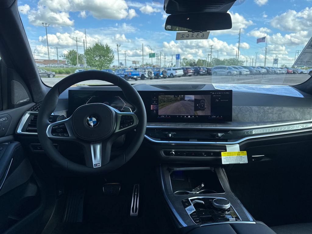 New 2026 BMW X7 xDrive40i w/ M Sport Package AWD/4WD image 11