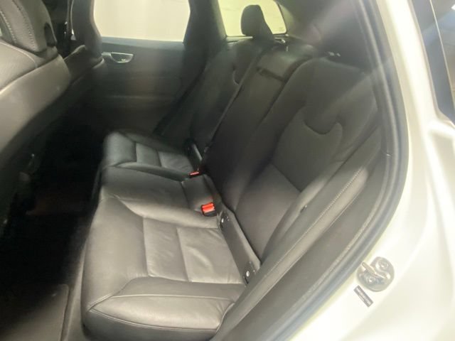 Used 2025 Volvo XC60 B5 Plus AWD/4WD image 14
