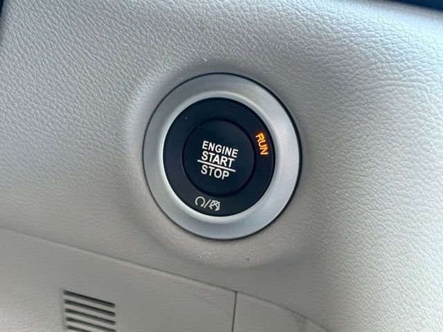 Used 2023 Chrysler Pacifica Touring-L FWD image 20