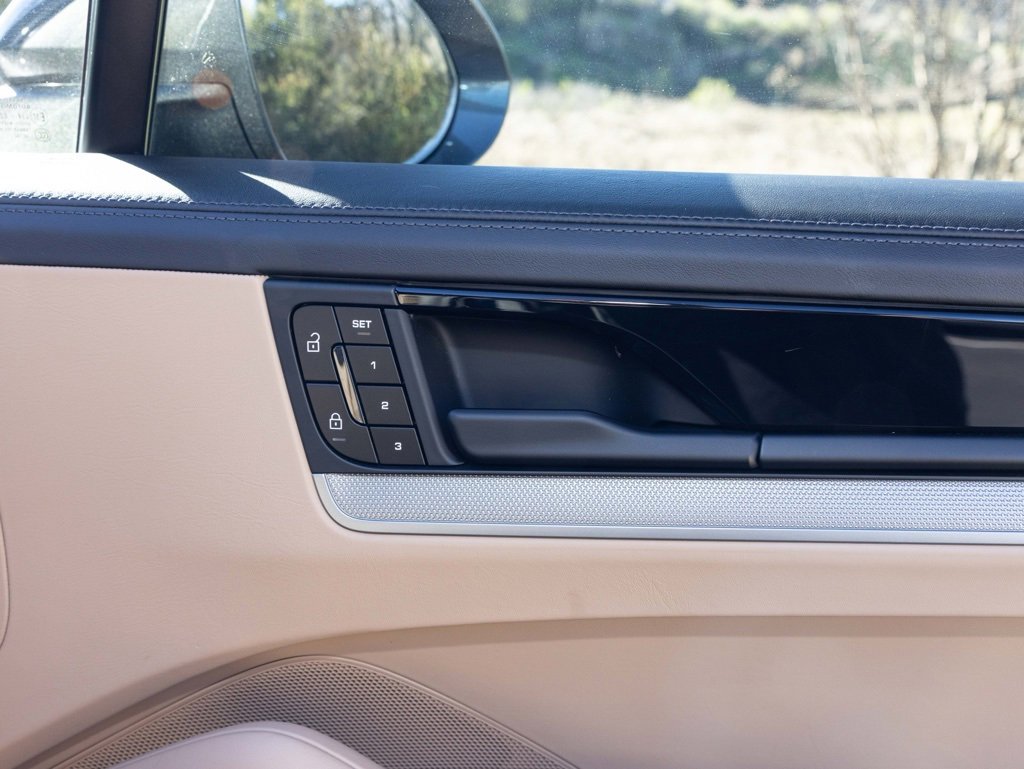 Used 2024 Porsche Cayenne Coupe image 62