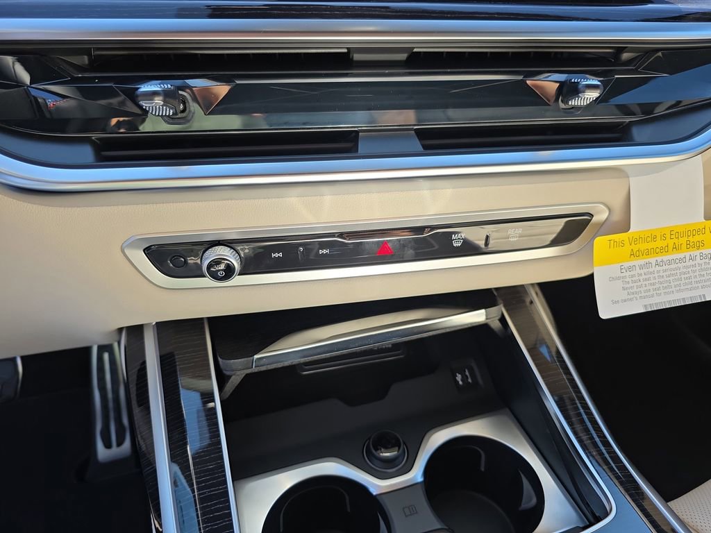 New 2026 BMW X7 M60i image 16