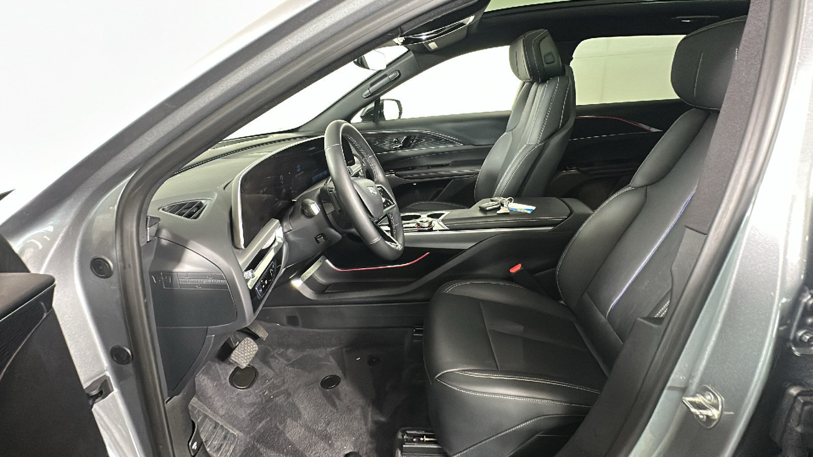 Used 2024 Cadillac Lyriq Luxury AWD/4WD image 13