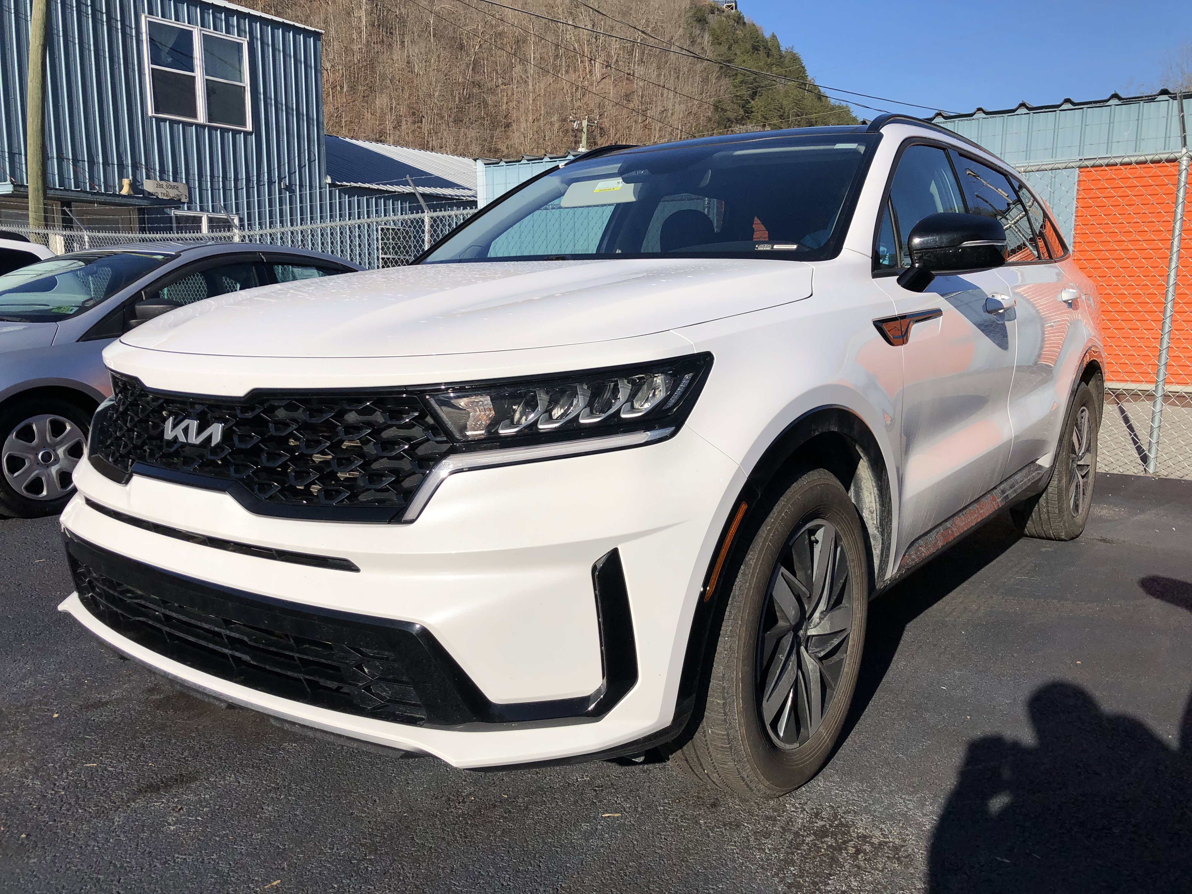 Used 2022 Kia Sorento S w/ Panoramic Sunroof Package image 2