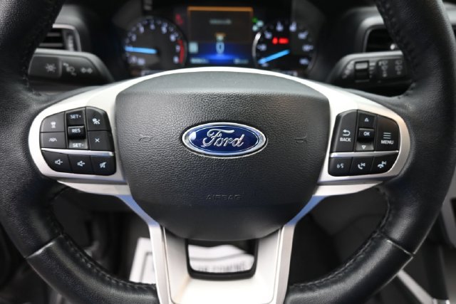 Used 2022 Ford Explorer XLT w/ Equipment Group 202A AWD/4WD image 22