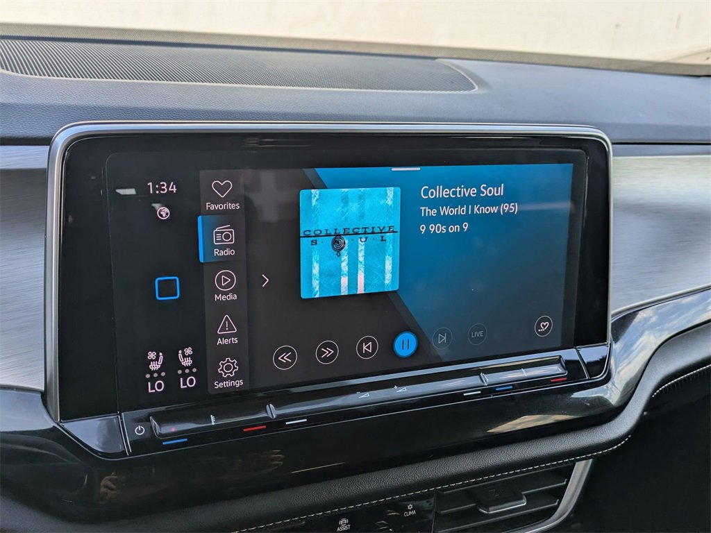 Used 2025 Volkswagen Atlas Cross Sport SE image 18