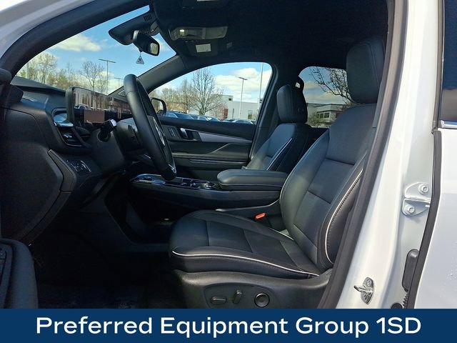 Used 2025 Buick Enclave Preferred AWD/4WD image 2