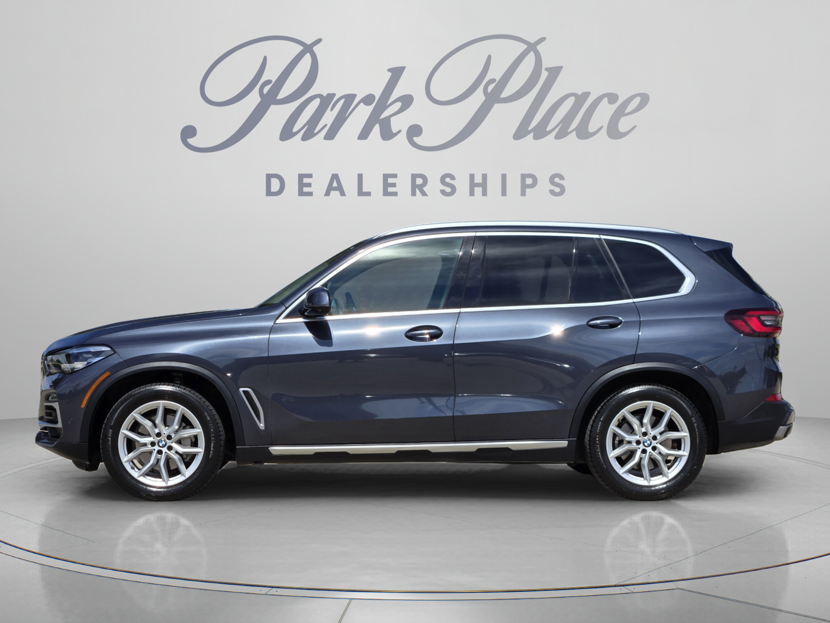 Used 2021 BMW X5 xDrive40i w/ Premium Package AWD/4WD image 2