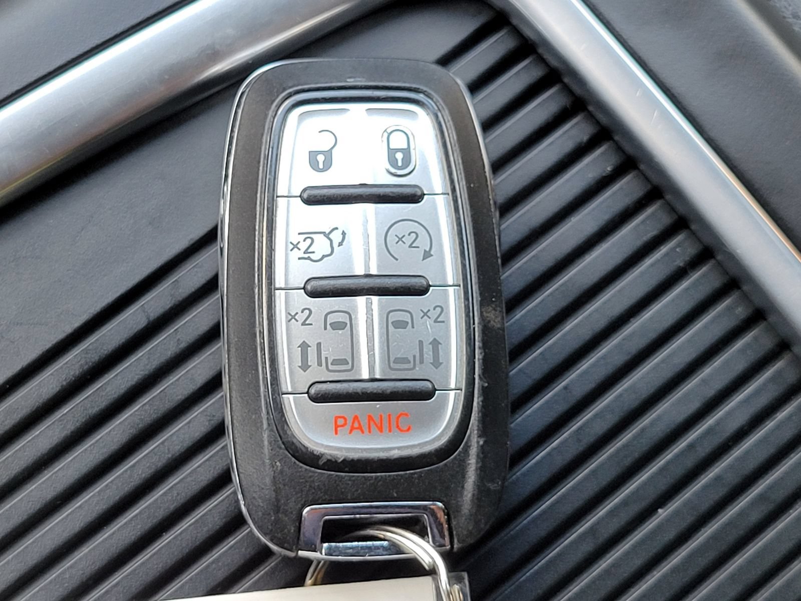 Used 2018 Chrysler Pacifica Touring-L Plus w/ Advanced Safetytec Group FWD image 24