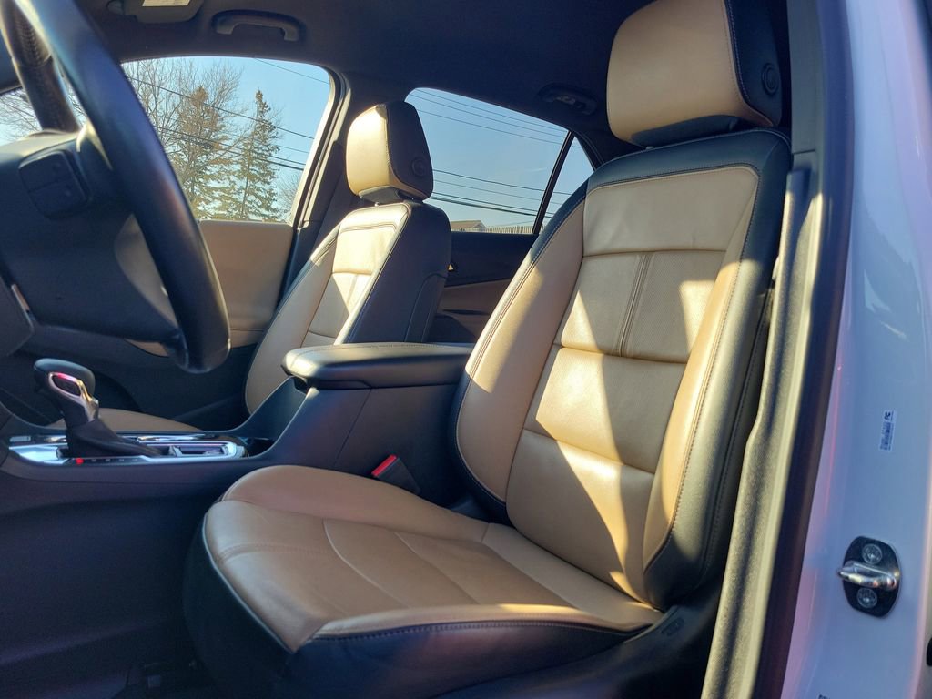 Used 2022 Chevrolet Equinox Premier w/ LPO, Floor Liner Package image 21