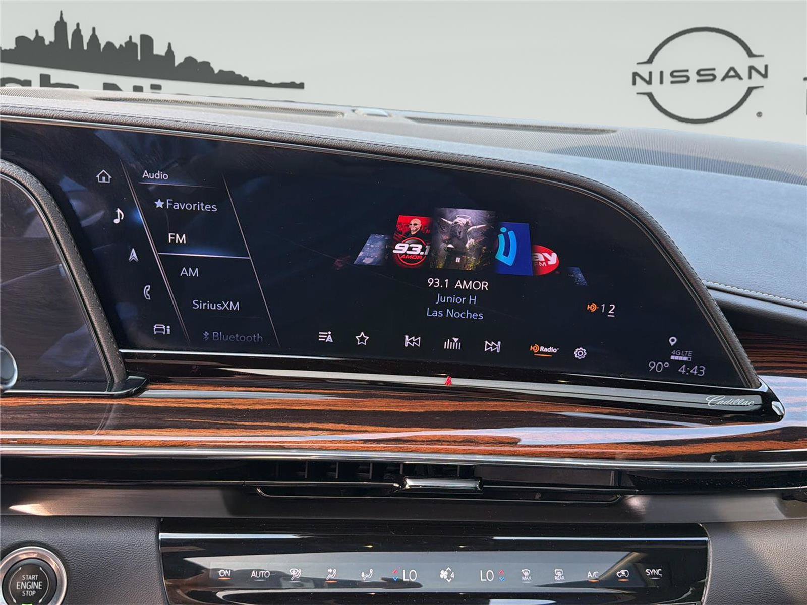 Used 2023 Cadillac Escalade ESV Premium Luxury AWD/4WD image 23