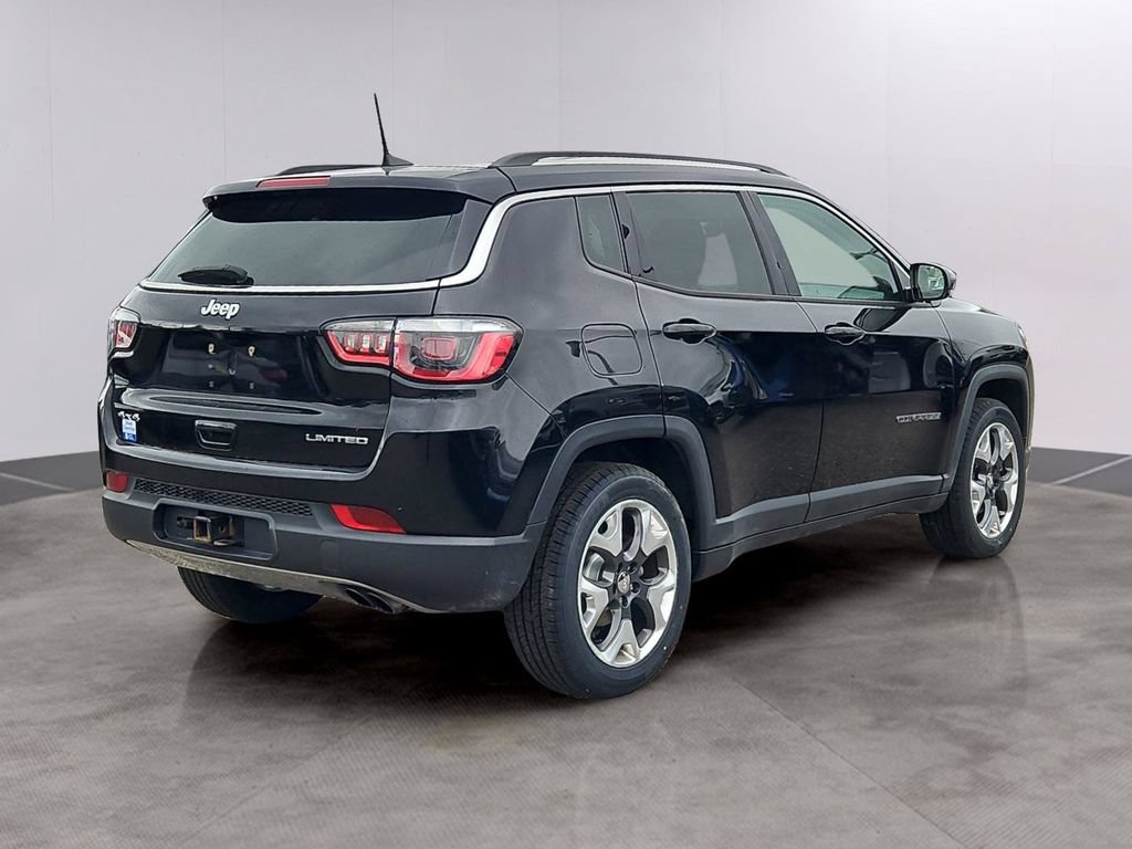 Used 2017 Jeep Compass Limited w/ Navigation Group AWD/4WD image 4