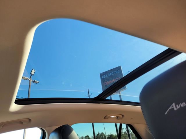 Used 2021 Buick Envision Avenir w/ Technology Package II image 34