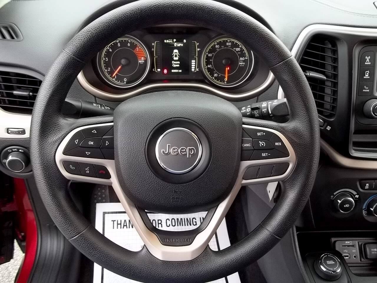 Used 2017 Jeep Cherokee Sport AWD/4WD image 18