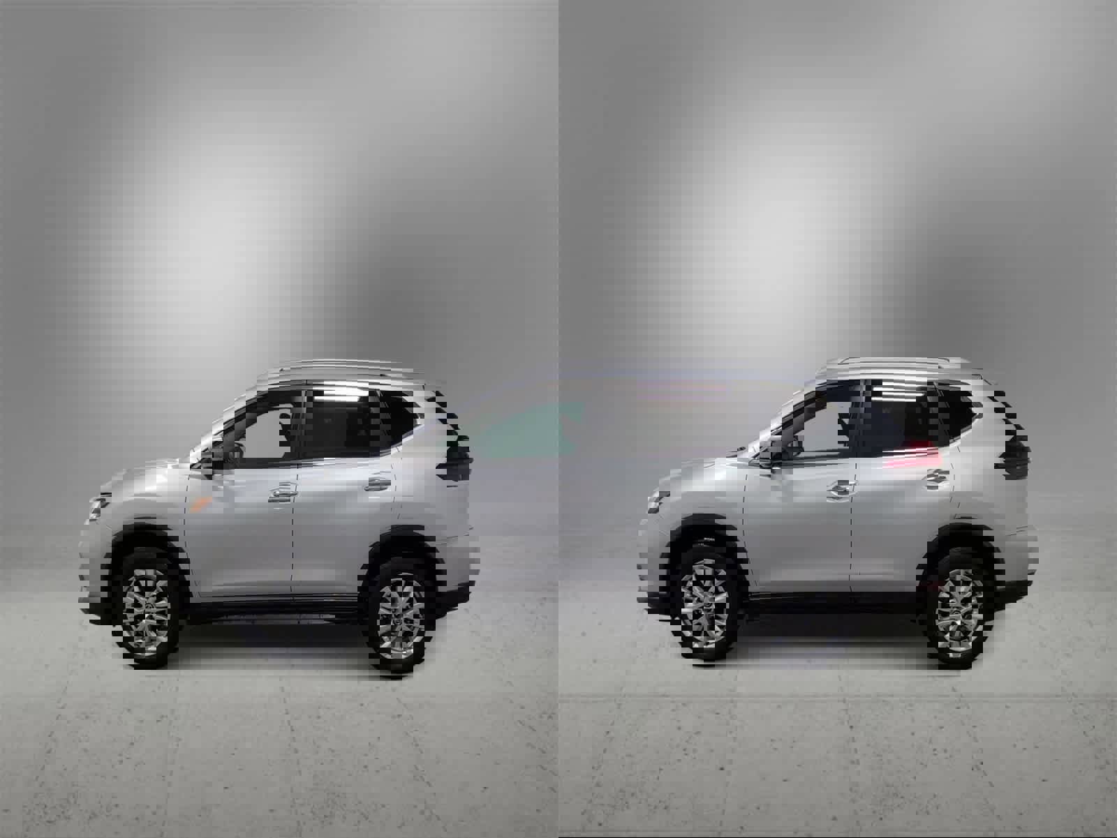 Used 2017 Nissan Rogue SV w/ Sun & Sound Touring Package image 5