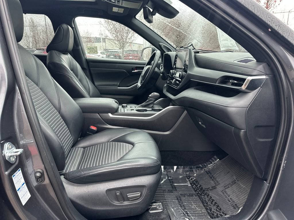 Used 2021 Toyota Highlander XSE image 19