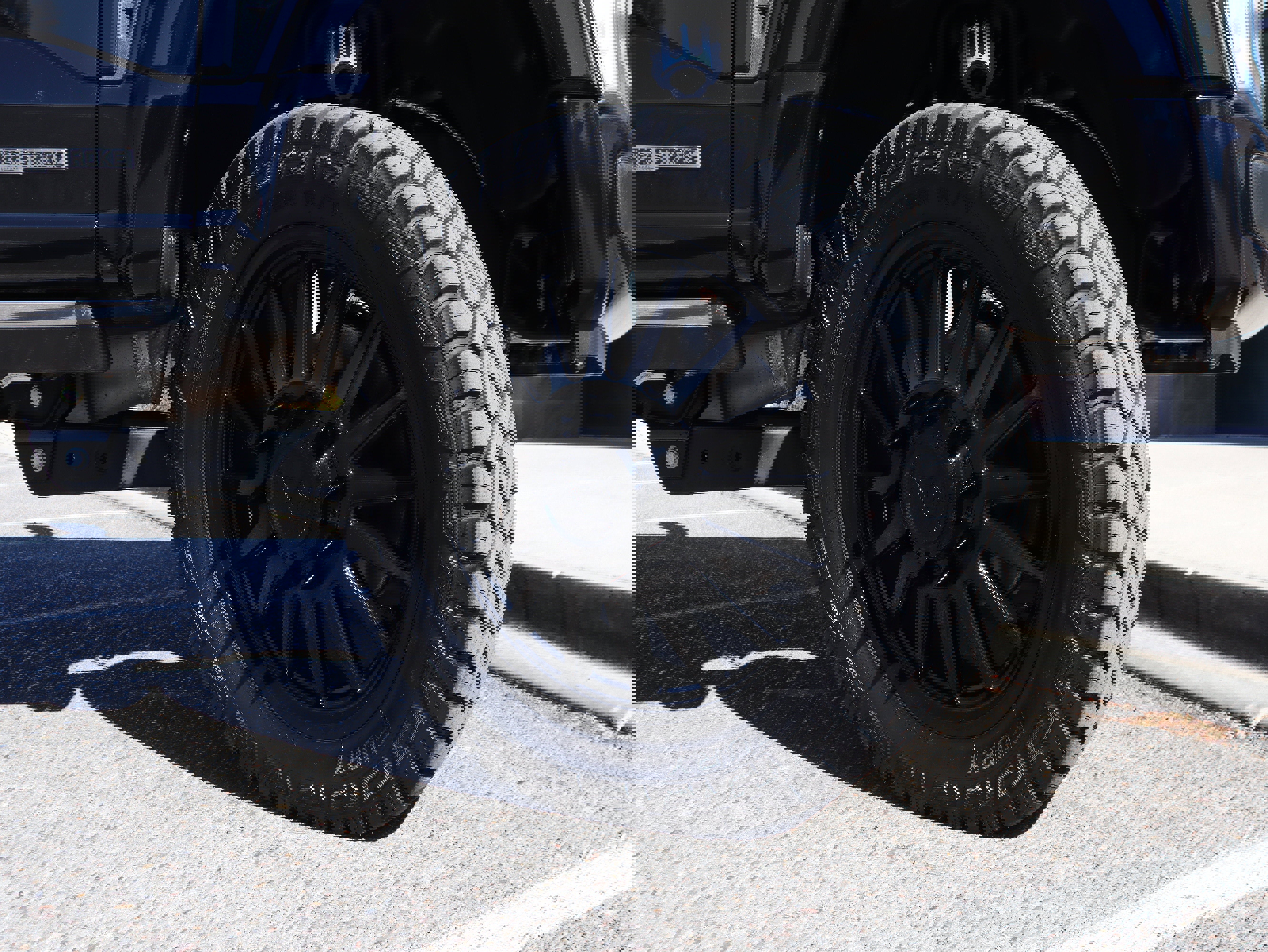 Used 2025 Ford F450 Platinum w/ FX4 Off-Road Package image 13