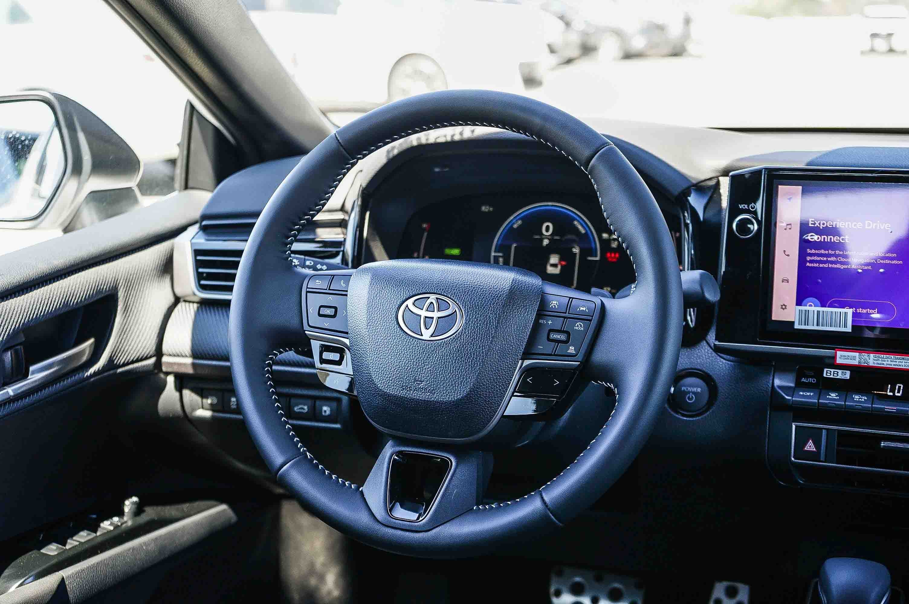 New 2026 Toyota Camry Hybrid FWD image 17