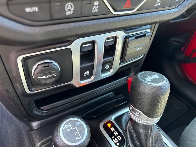 Used 2025 Jeep Wrangler Sport AWD/4WD image 22