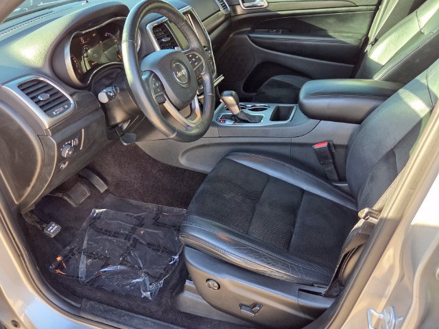 Used 2017 Jeep Grand Cherokee Altitude AWD/4WD image 8