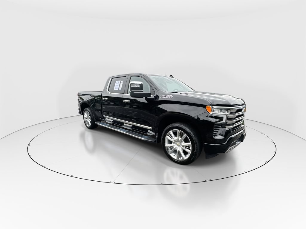 Used 2025 Chevrolet Silverado 1500 High Country w/ High Country Premium Package AWD/4WD image 2