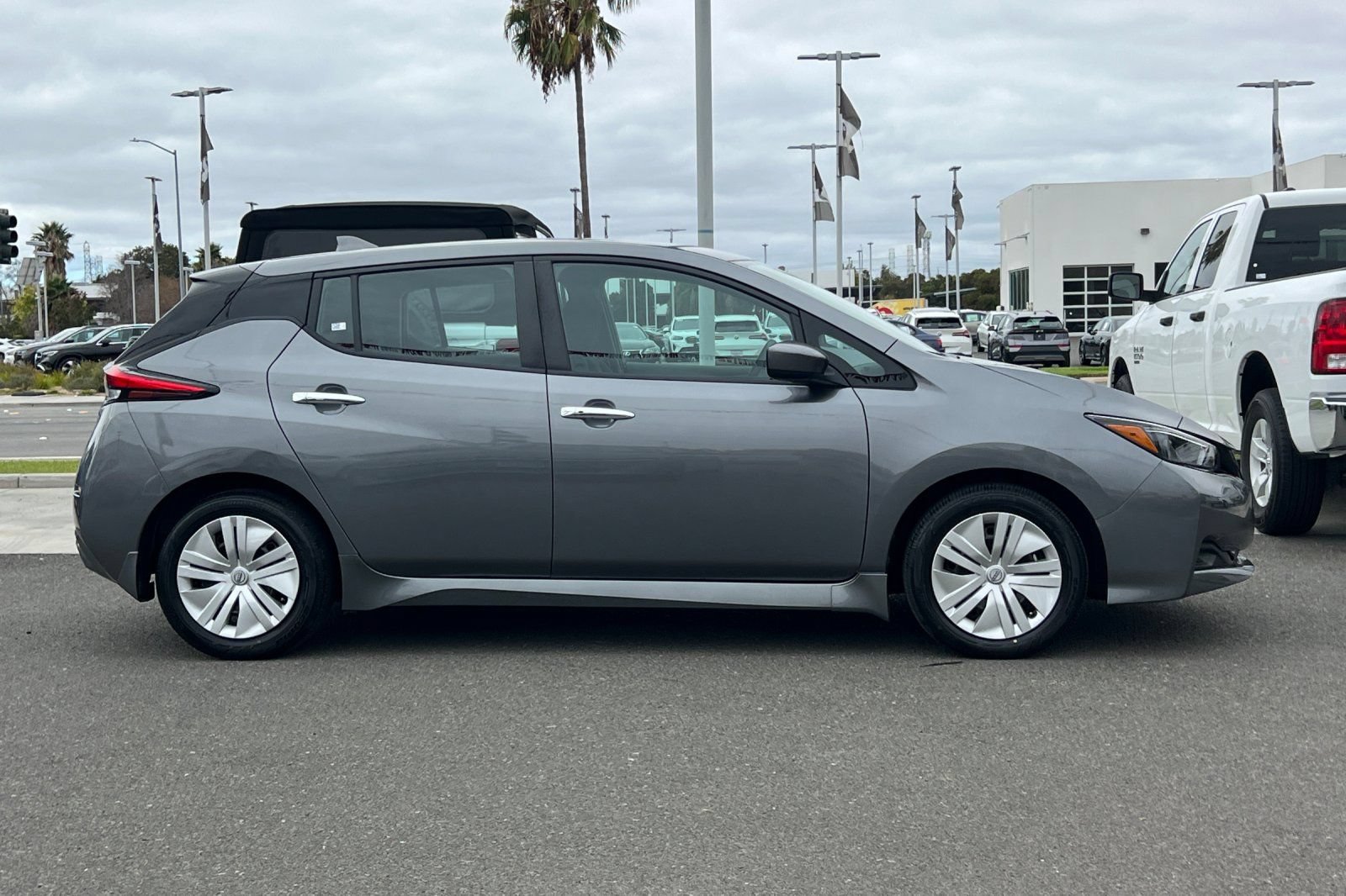 Certified 2025 Nissan Leaf S FWD image 3