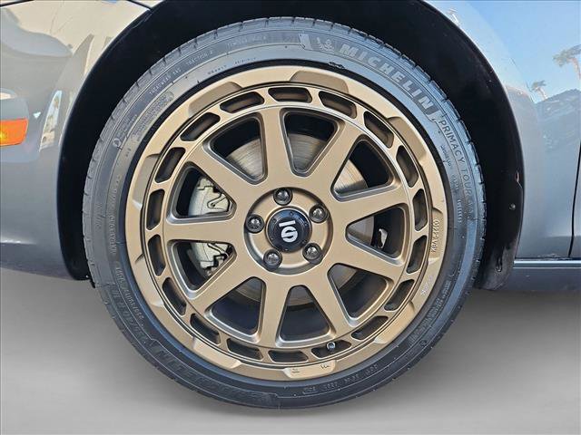 Used 2013 Volkswagen Eos Executive FWD image 22