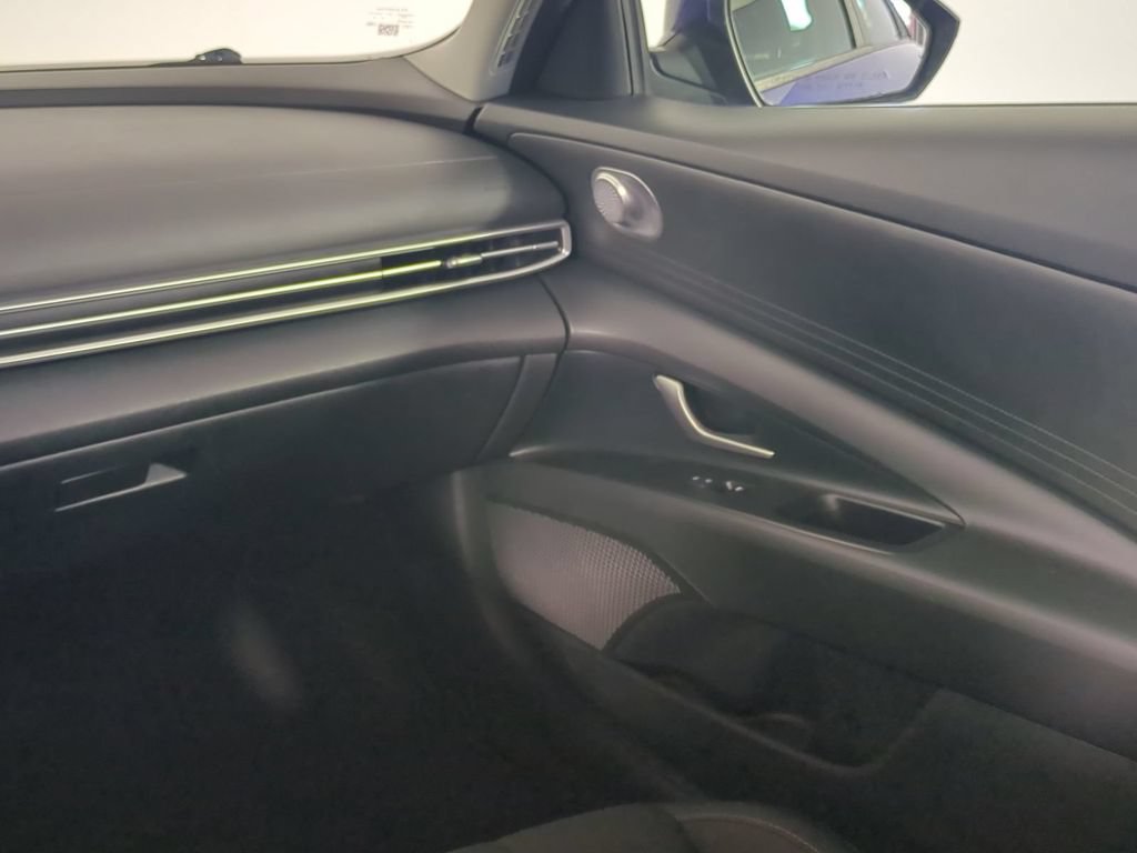 Used 2023 Hyundai Elantra SEL FWD image 17