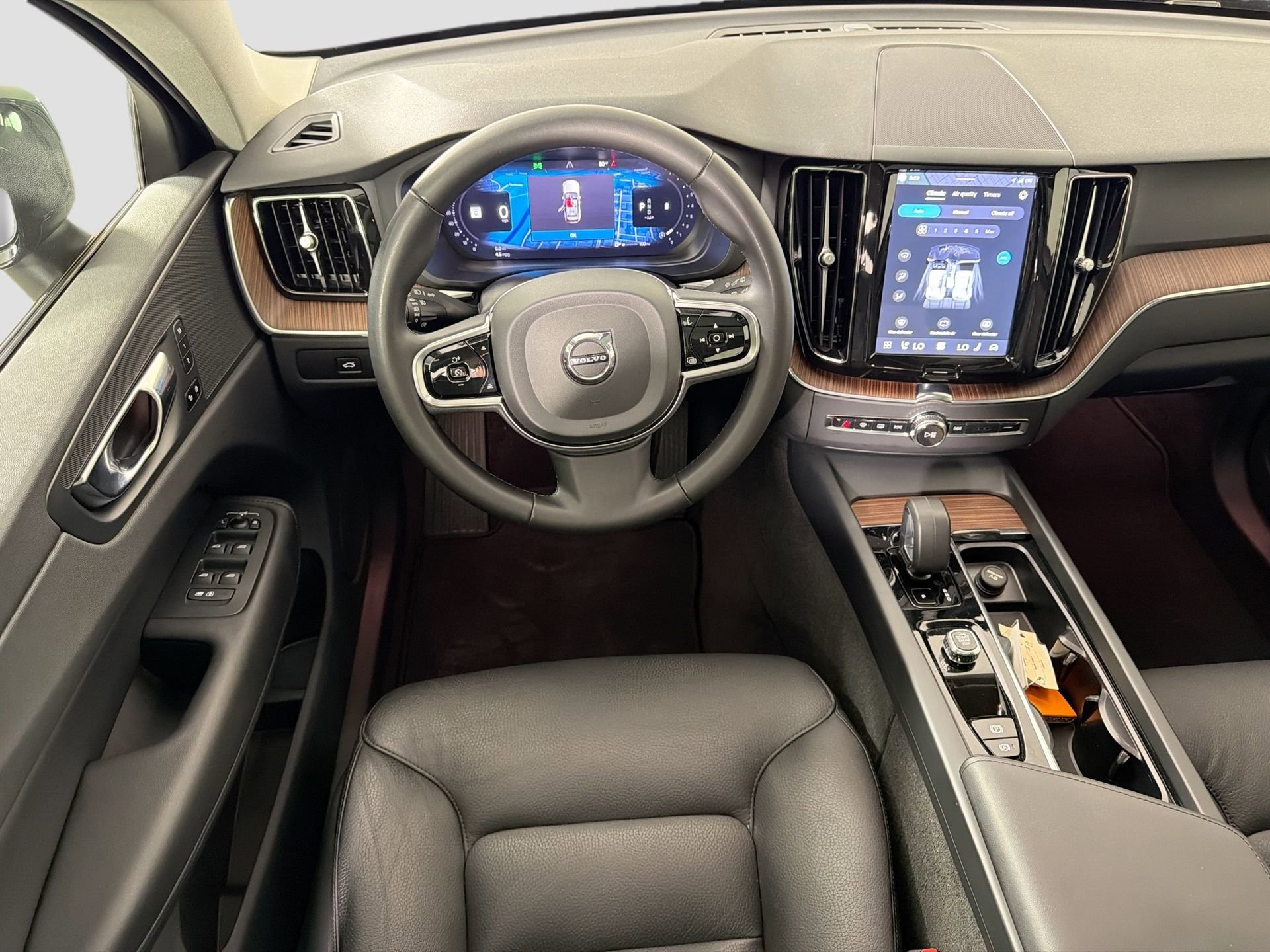 Certified 2024 Volvo XC60 B5 Plus w/ Protection Package Premier AWD/4WD image 22
