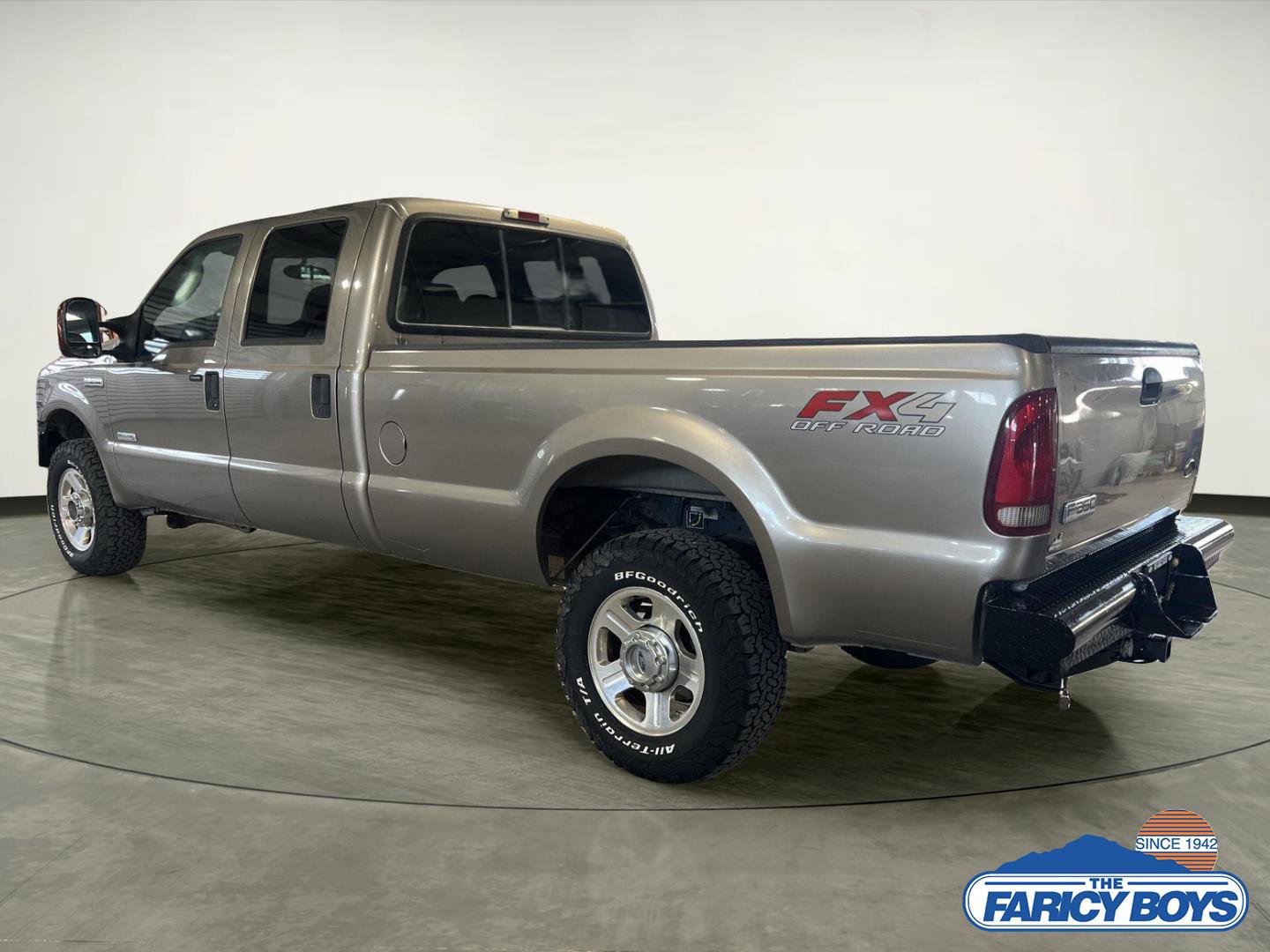 Used 2005 Ford F350 Lariat image 2