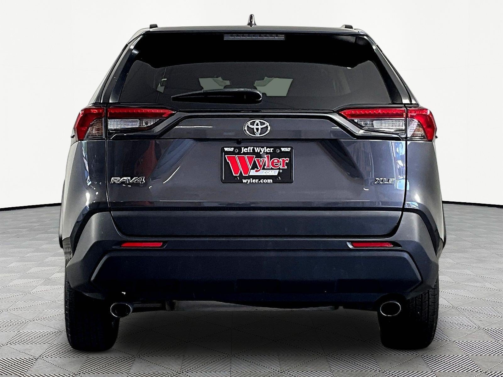 Used 2022 Toyota RAV4 XLE FWD image 5