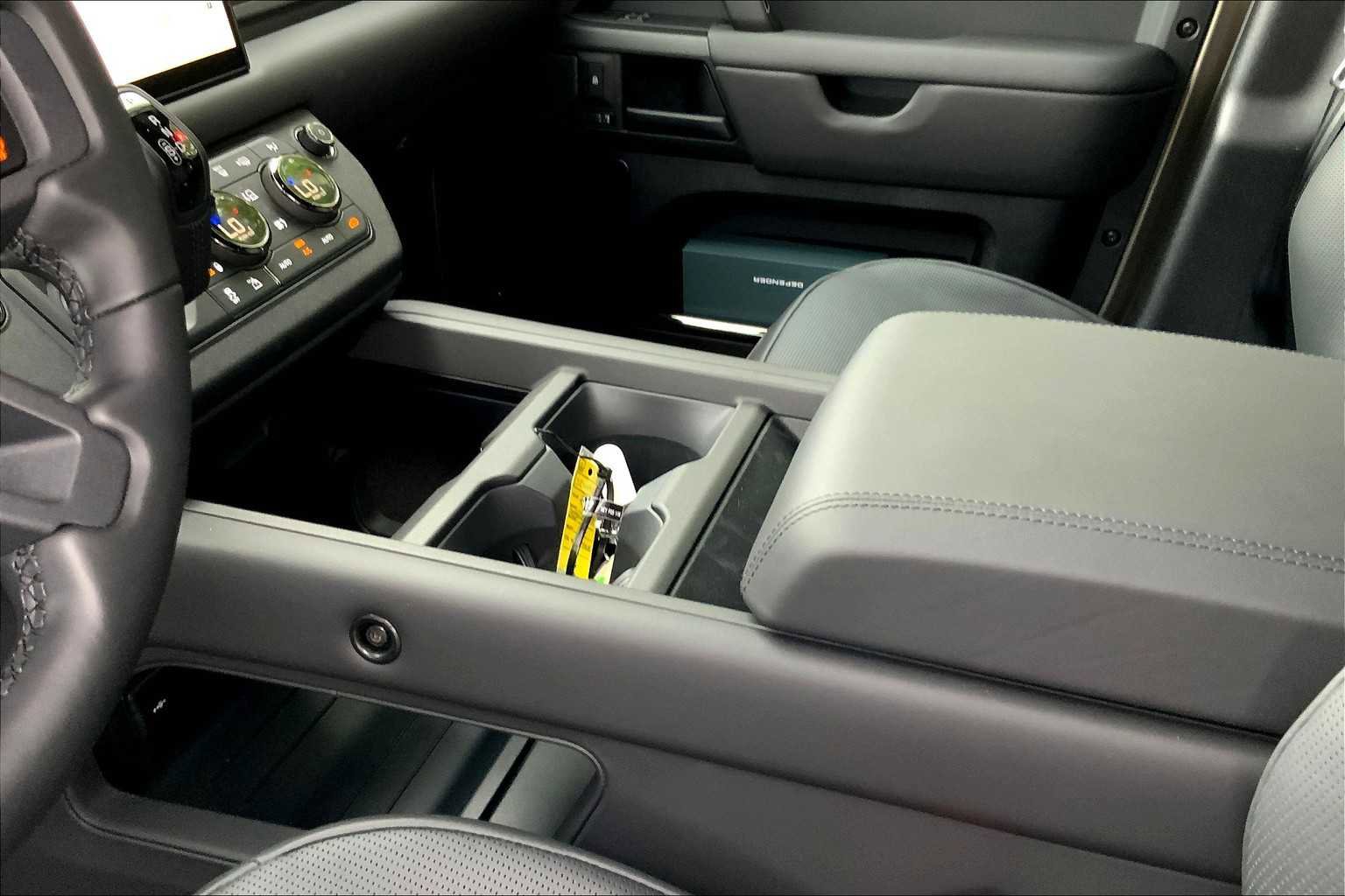 New 2025 Land Rover Defender 110 image 10