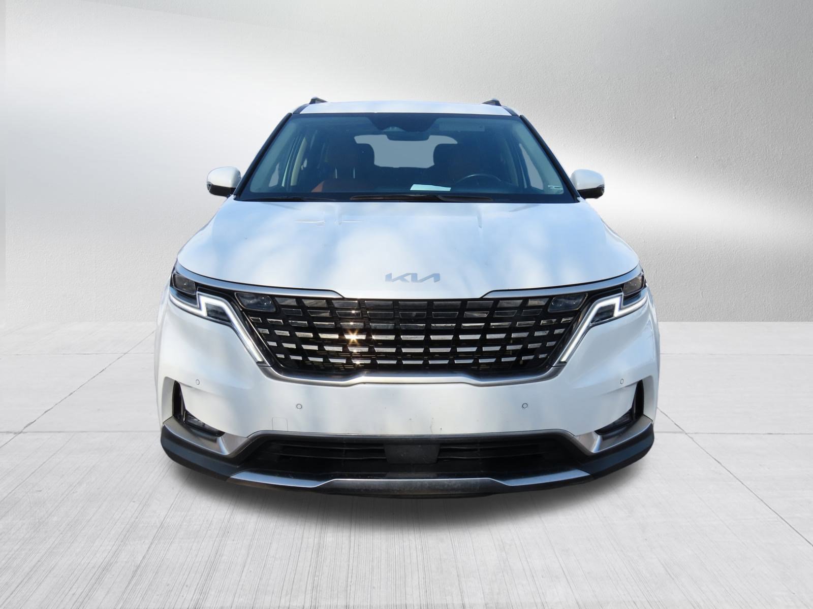 Used 2024 Kia Carnival SX Prestige image 2