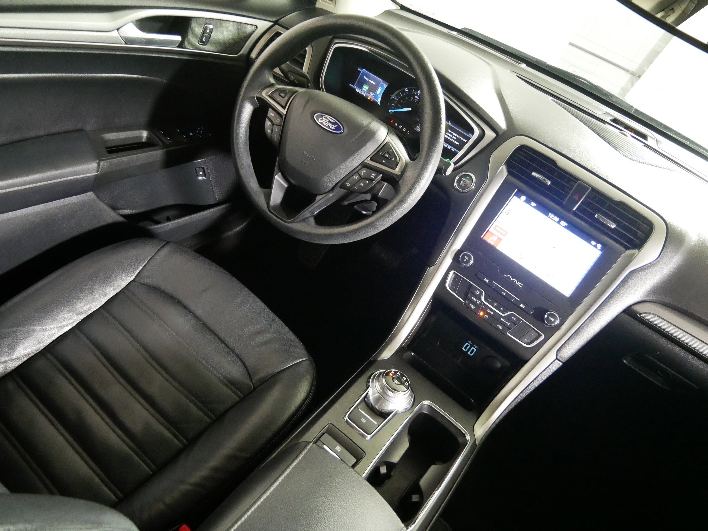 Used 2019 Ford Fusion SE image 9