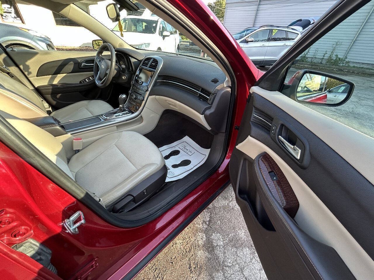 Used 2013 Chevrolet Malibu Eco w/ Power Convenience Package FWD image 9