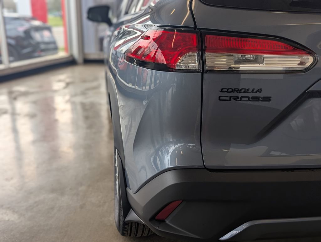 Used 2025 Toyota Corolla Cross LE w/ Black Badges Package (TMS) image 8