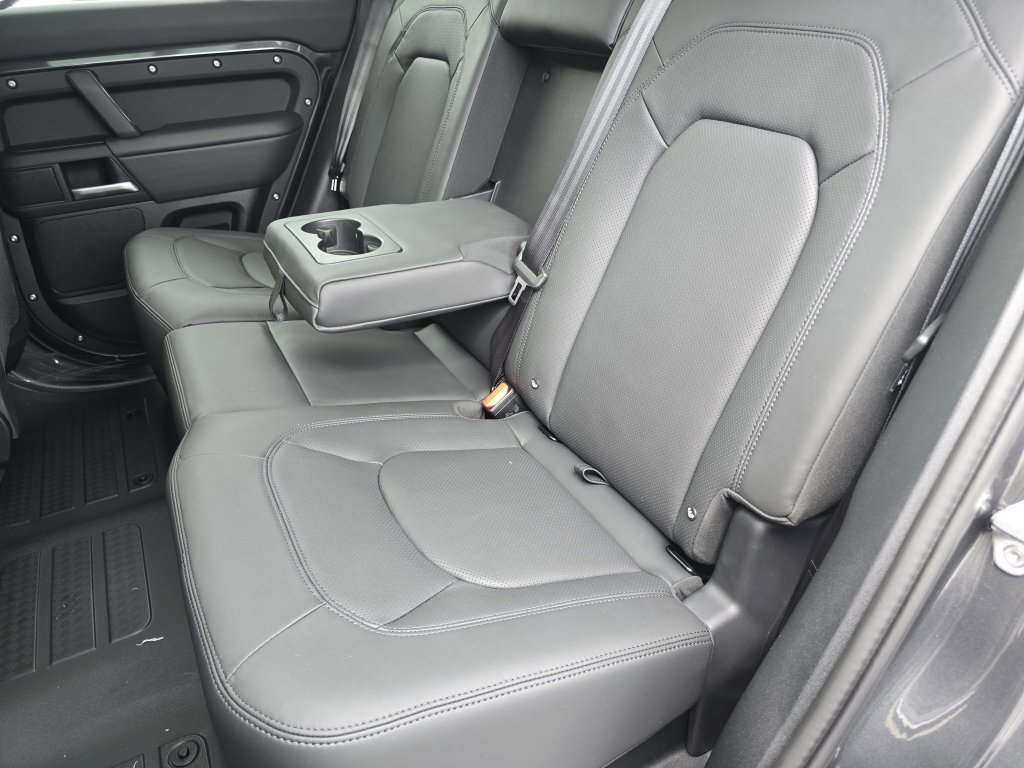 New 2025 Land Rover Defender 110 X-Dynamic SE image 28