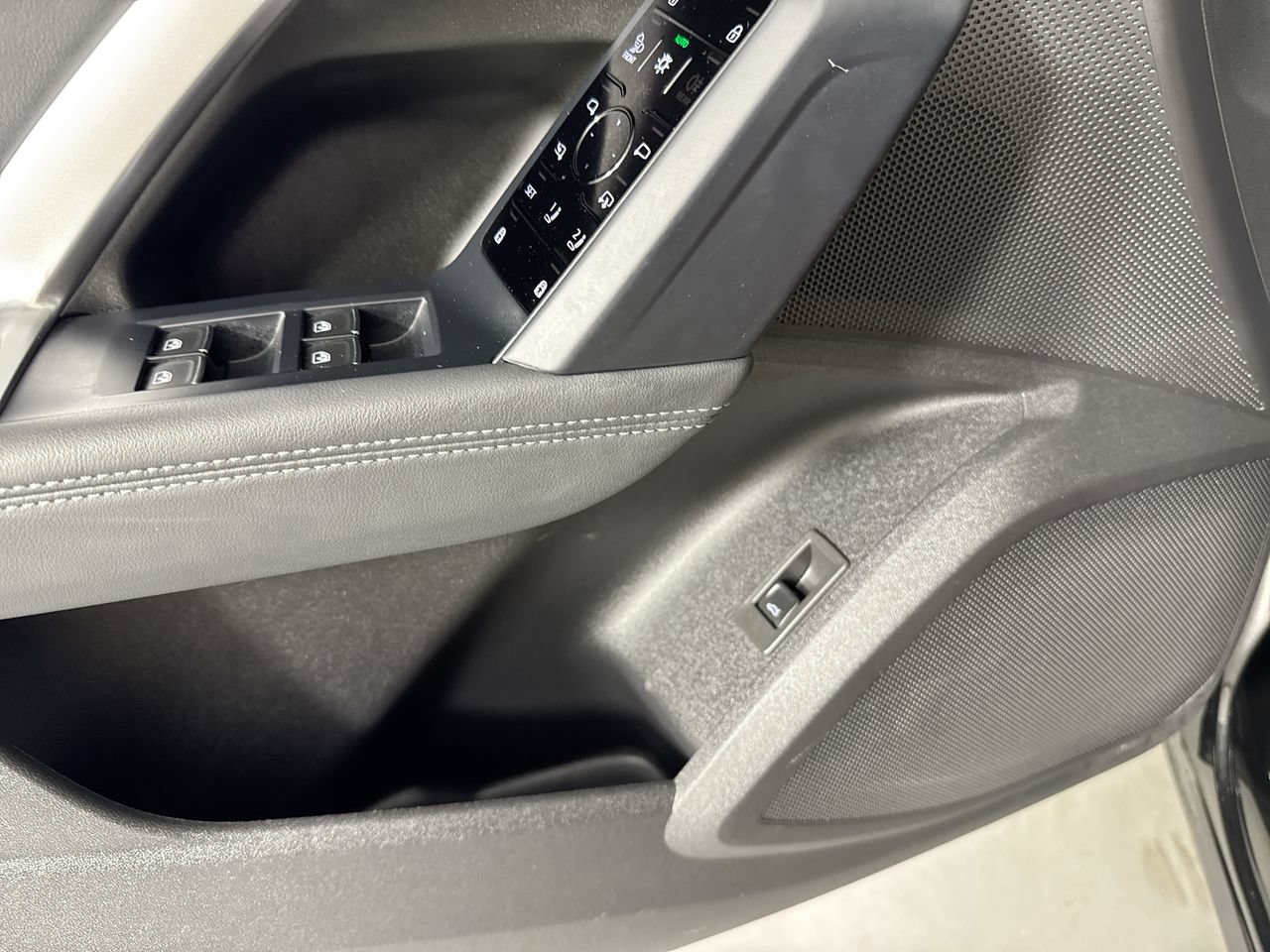 Used 2025 Audi Q5 Premium Plus w/ Premium Plus AWD/4WD image 17