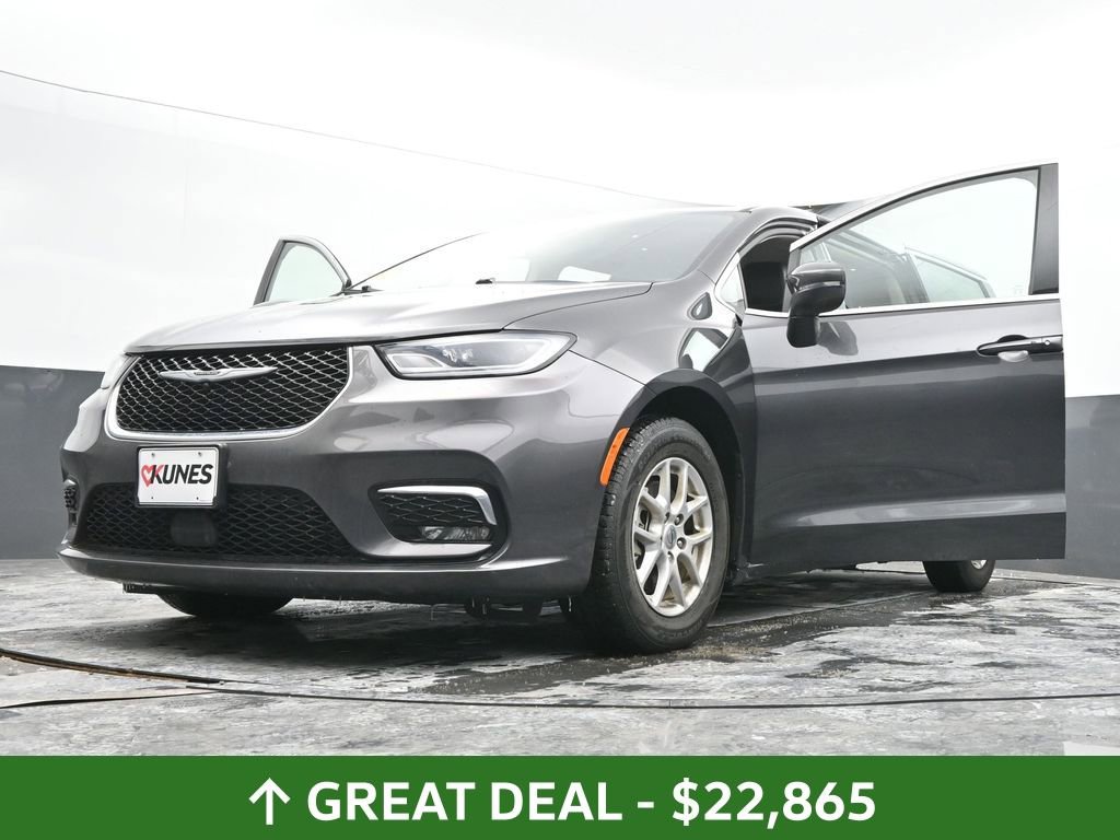 Used 2023 Chrysler Pacifica Touring-L image 94