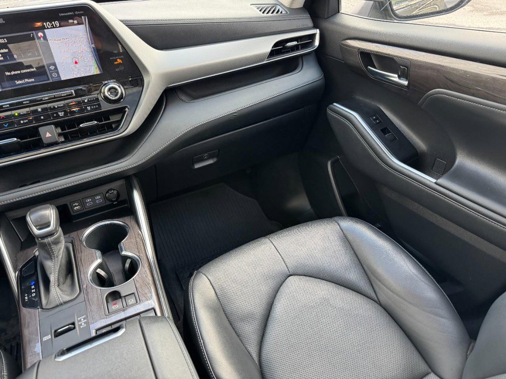 Used 2022 Toyota Highlander Platinum image 16